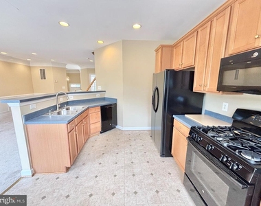 1117 Keokuk Terrace Ne - Photo Thumbnail 4