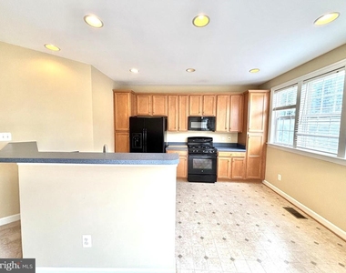 1117 Keokuk Terrace Ne - Photo Thumbnail 3