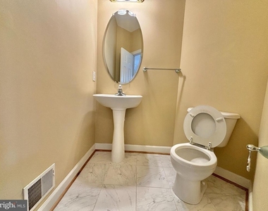1117 Keokuk Terrace Ne - Photo Thumbnail 10