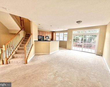 1117 Keokuk Terrace Ne - Photo Thumbnail 5