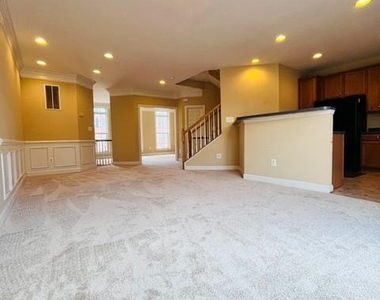 1117 Keokuk Terrace Ne - Photo Thumbnail 3