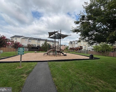 1117 Keokuk Terrace Ne - Photo Thumbnail 30