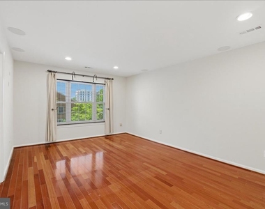 1433 Mclean Mews Court - Photo Thumbnail 23