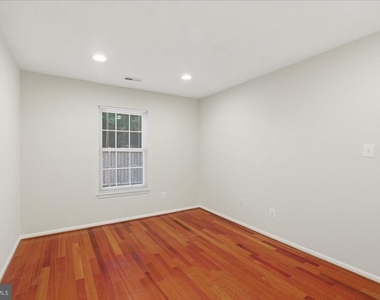 1433 Mclean Mews Court - Photo Thumbnail 34