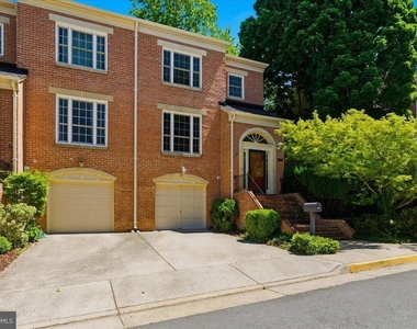 1433 Mclean Mews Court - Photo Thumbnail 1