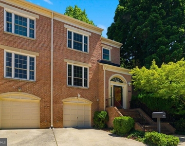 1433 Mclean Mews Court - Photo Thumbnail 2