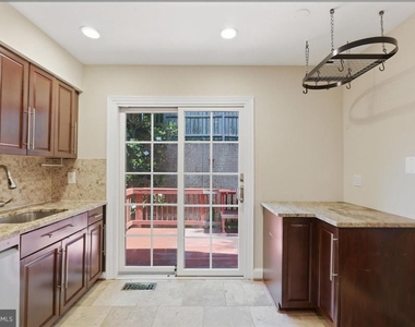 1433 Mclean Mews Court - Photo Thumbnail 19