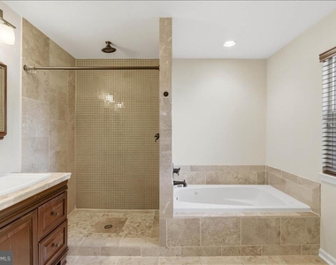 1433 Mclean Mews Court - Photo Thumbnail 28
