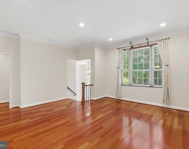 1433 Mclean Mews Court - Photo Thumbnail 5