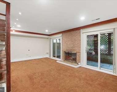 1433 Mclean Mews Court - Photo Thumbnail 37