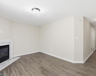 5504 Sacramento Mews Place - Photo Thumbnail 4