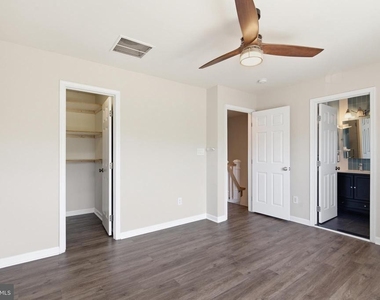 5504 Sacramento Mews Place - Photo Thumbnail 22
