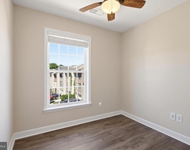 5504 Sacramento Mews Place - Photo Thumbnail 19