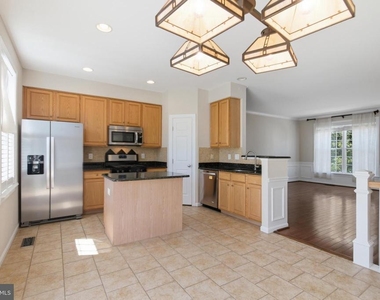 5504 Sacramento Mews Place - Photo Thumbnail 12