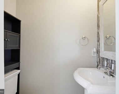 5504 Sacramento Mews Place - Photo Thumbnail 5