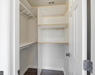 5504 Sacramento Mews Place - Photo Thumbnail 28