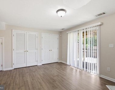 5504 Sacramento Mews Place - Photo Thumbnail 2
