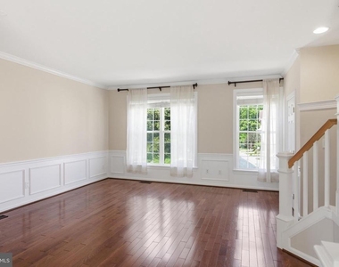 5504 Sacramento Mews Place - Photo Thumbnail 7