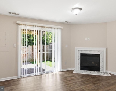5504 Sacramento Mews Place - Photo Thumbnail 3