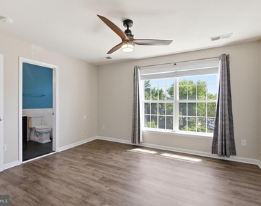5504 Sacramento Mews Place - Photo Thumbnail 24