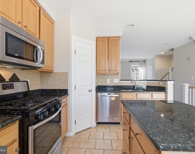 5504 Sacramento Mews Place - Photo Thumbnail 10