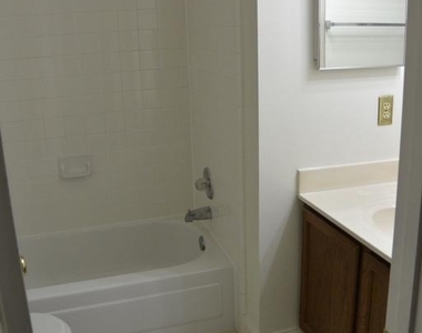 7034 Darby Towne Court - Photo Thumbnail 29