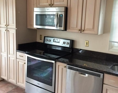 7034 Darby Towne Court - Photo Thumbnail 3