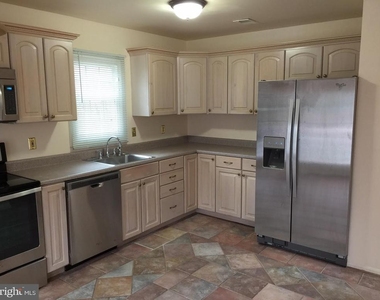 7034 Darby Towne Court - Photo Thumbnail 9
