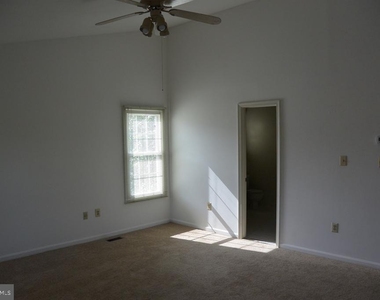 7034 Darby Towne Court - Photo Thumbnail 18