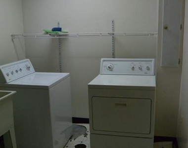 7034 Darby Towne Court - Photo Thumbnail 30