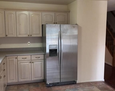 7034 Darby Towne Court - Photo Thumbnail 8
