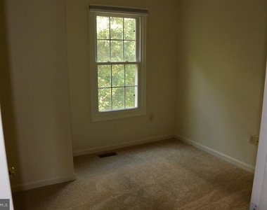 7034 Darby Towne Court - Photo Thumbnail 23