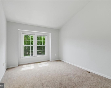 13937 Middle Creek Place - Photo Thumbnail 14