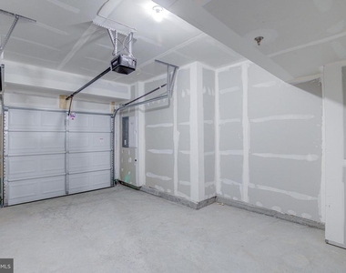14138 Gypsum Loop - Photo Thumbnail 31