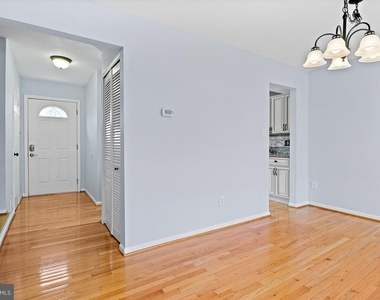 9553 Cherry Oak Court - Photo Thumbnail 18