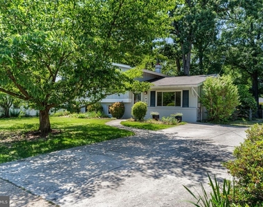 6610 Bowie Drive - Photo Thumbnail 2