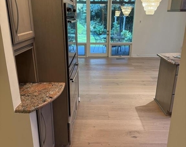 2111 Mason Hill Drive - Photo Thumbnail 7