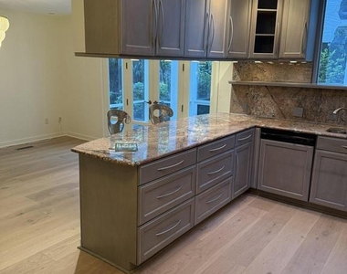 2111 Mason Hill Drive - Photo Thumbnail 10