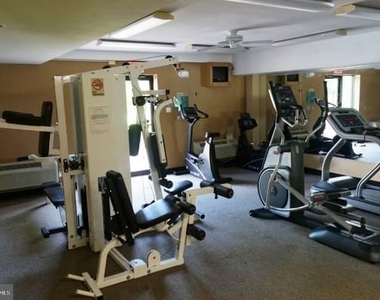 10570 Main Street - Photo Thumbnail 15