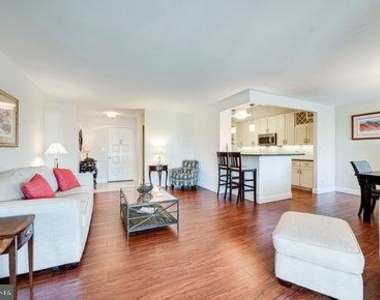 8340 Greensboro Drive - Photo Thumbnail 12