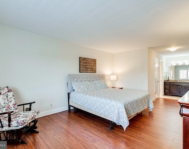 8340 Greensboro Drive - Photo Thumbnail 27