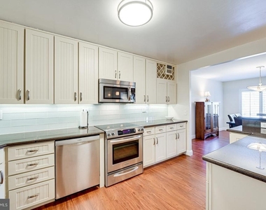 8340 Greensboro Drive - Photo Thumbnail 4