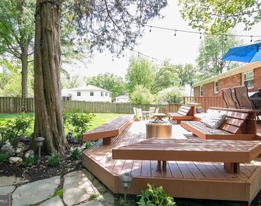 8411 Morey Lane - Photo Thumbnail 5