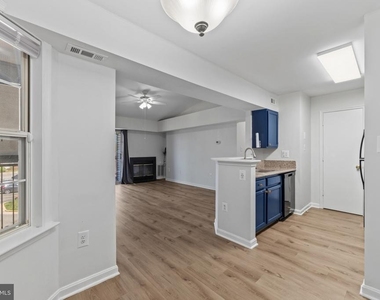 6901 Victoria Drive - Photo Thumbnail 4