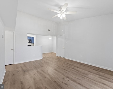 6901 Victoria Drive - Photo Thumbnail 11