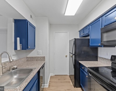 6901 Victoria Drive - Photo Thumbnail 12