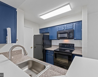 6901 Victoria Drive - Photo Thumbnail 9