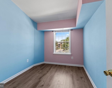 6901 Victoria Drive - Photo Thumbnail 16