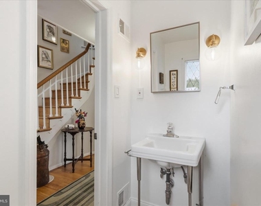 108 Oakmont Court Ne - Photo Thumbnail 3