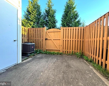 11109 Littlebrook Lane - Photo Thumbnail 19